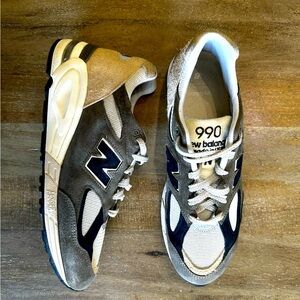 Men’s New Balance 990 v2 / Size 11.5 / Like New / Navy Tan Gray
